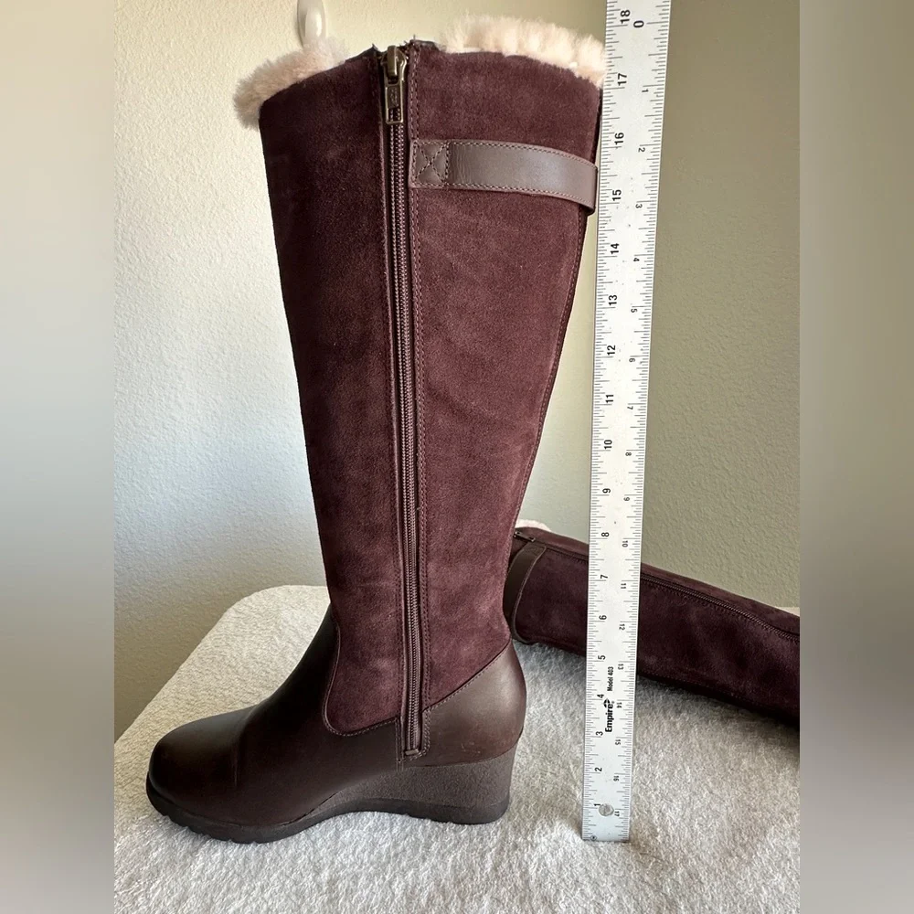 UGG wedge boots Mischa Waterproof Boot size 8 burgundy‎ NWOT